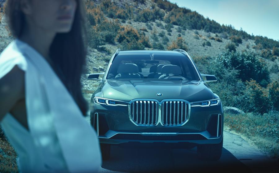  BMW Concept X7 iPerformance 2017 года  (фото 15 из 40)